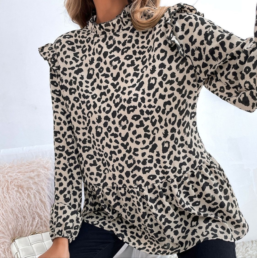 Spot On Ruffled Blouse - Picture 5 of 10